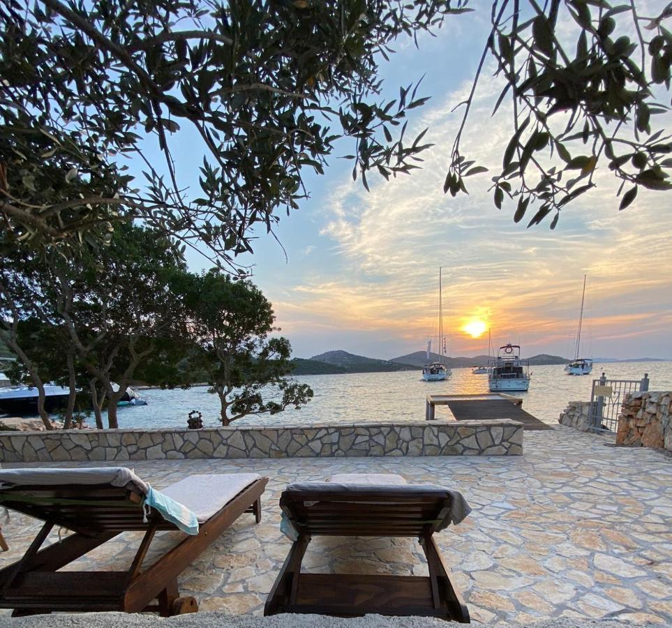Beach House Danica - Resort & Tavern Bain, Free Transport, Pool, Island Of Zut - Kornati Pristanisce Экстерьер фото
